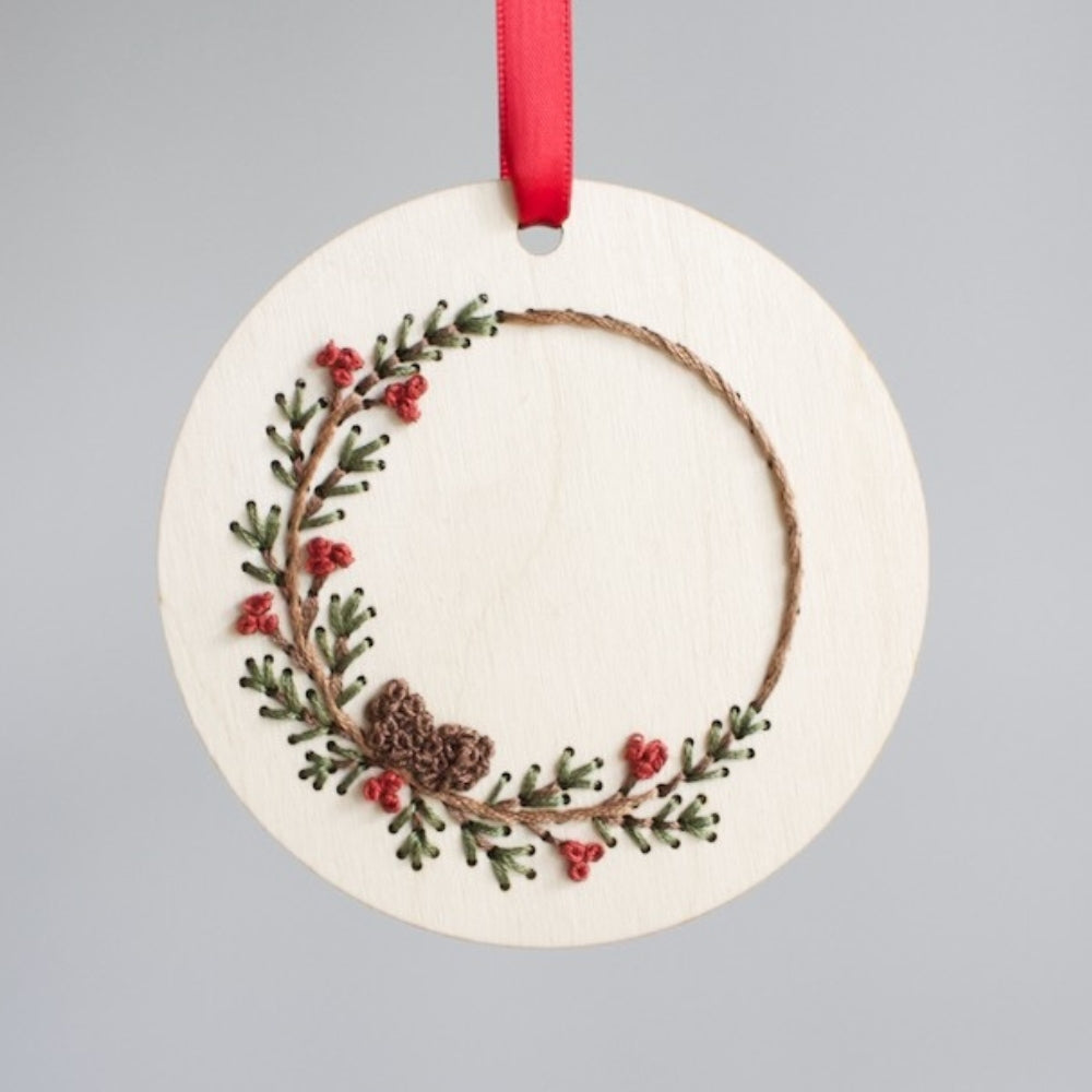 pinecones-wreath-simple-embroidery-board